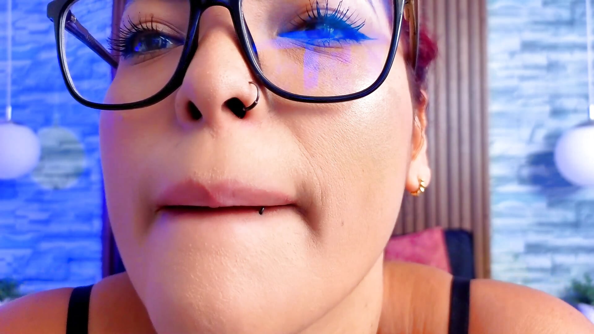 my piercing - video của người mẫu cam Mia_milf_x
