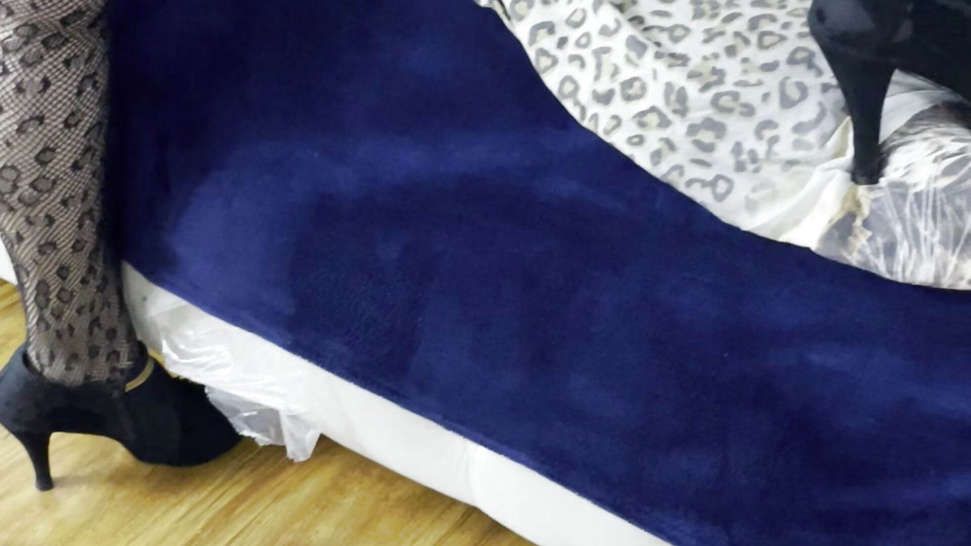 Do you want to come with me? - video di ViviJones modella di cam
