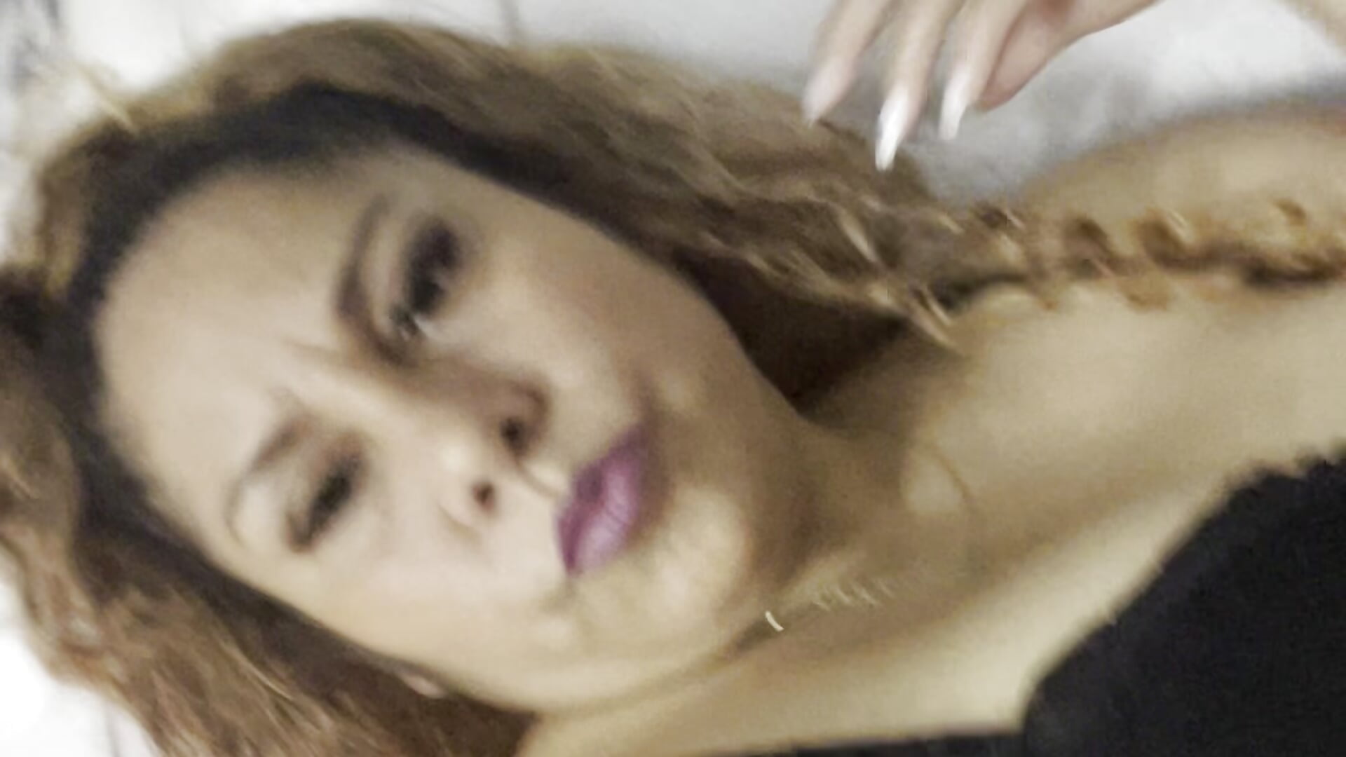 I like u - Vídeo de ViviJones, modelo de vídeos