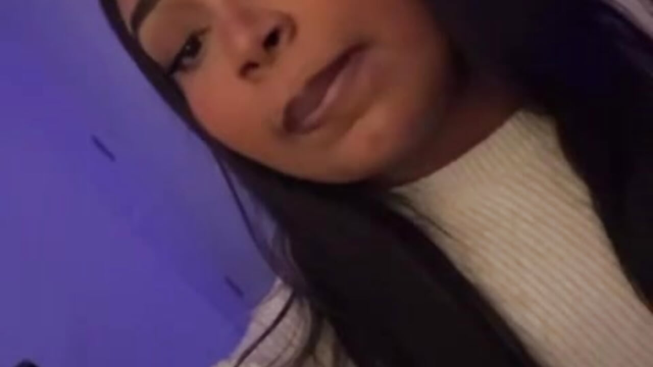 😈 - відео від вебкаммоделі zahiraax