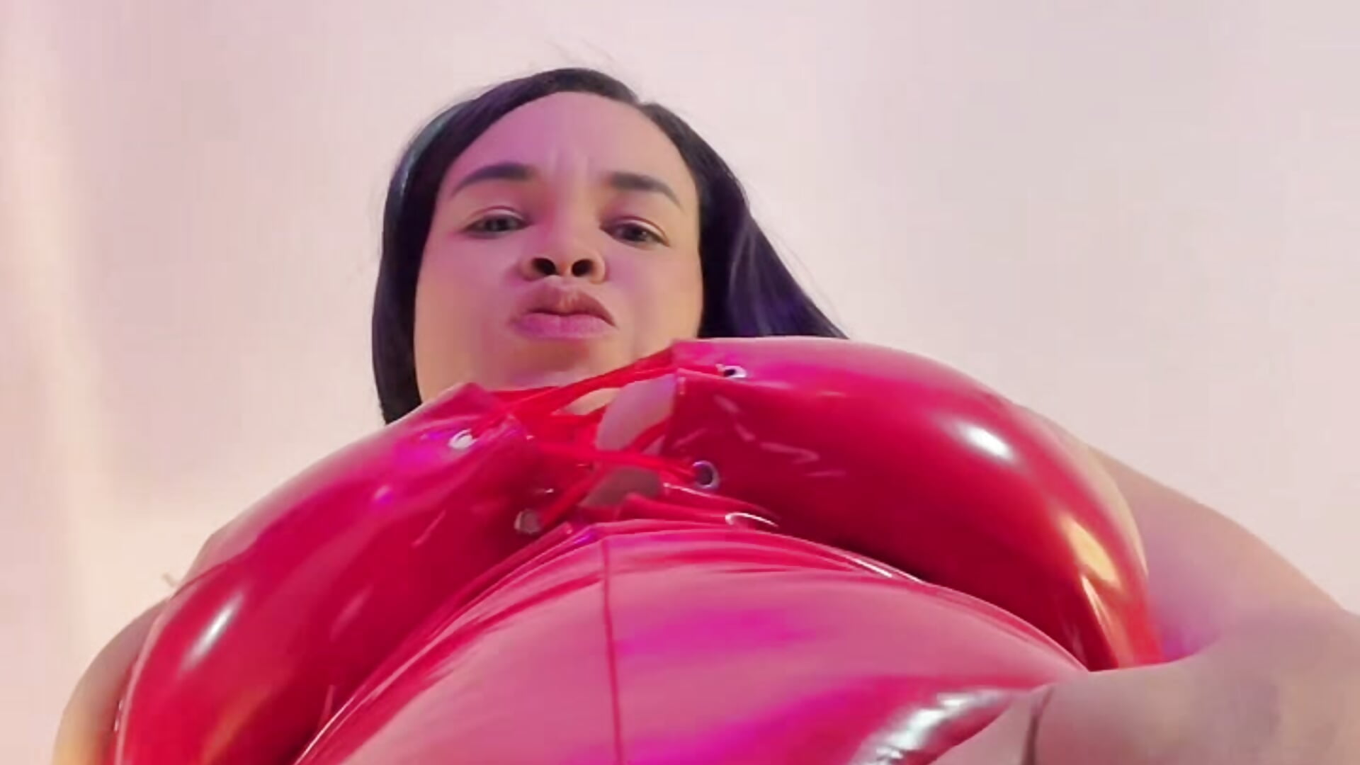 Putting my huge breasts in your face ... - vídeo de la modelo de cam Veronica_Nasty_