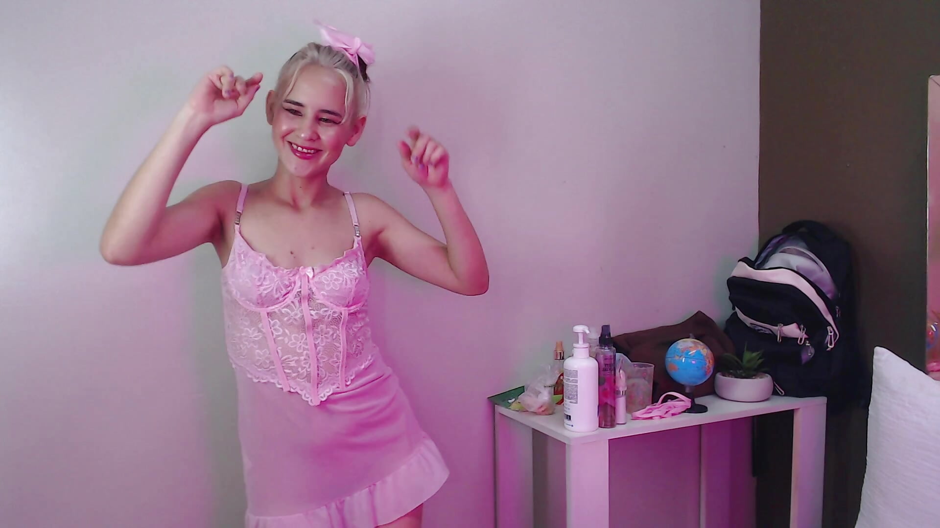 SEXY GIRL DANCE - video di Alina_Valmont modella di cam