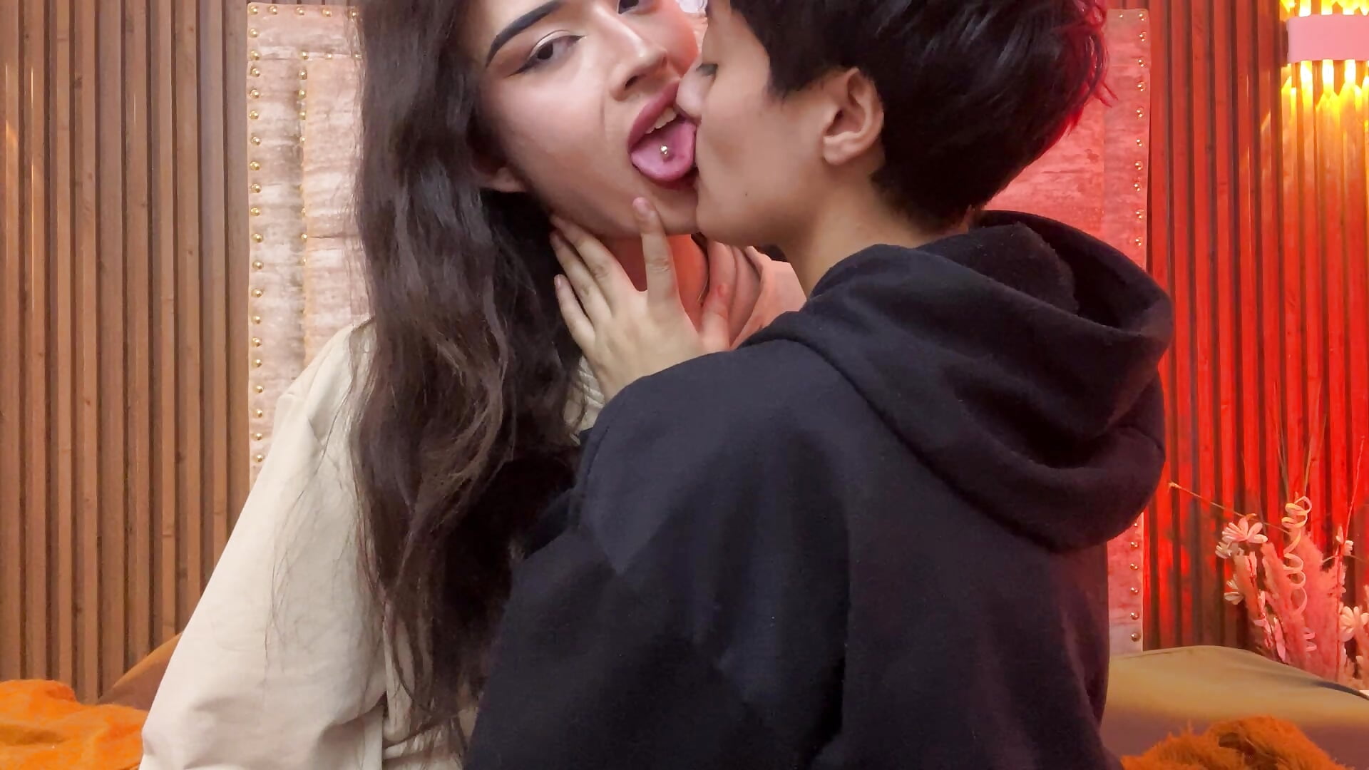What an exciting piercing - Video von Kvs_Kael Cam-Model