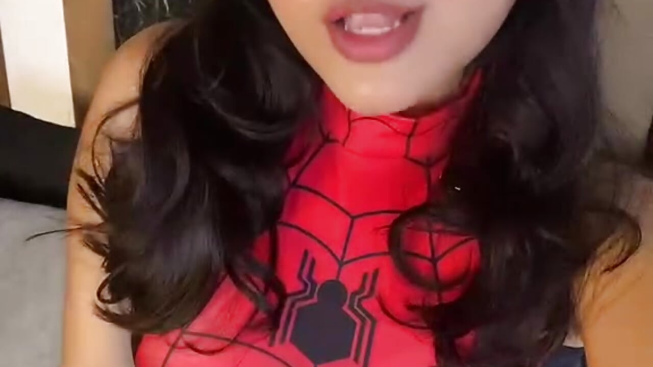 “Innocent look… but I can be your temptation 😏” - Vídeo de SweetNami_, modelo de vídeos