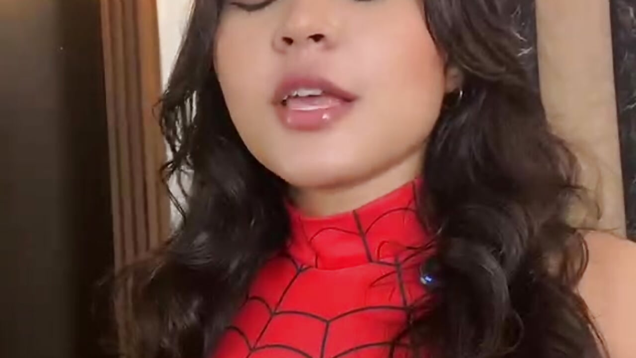 “Cute face, bad thoughts 💕” - Vídeo de SweetNami_, modelo de vídeos