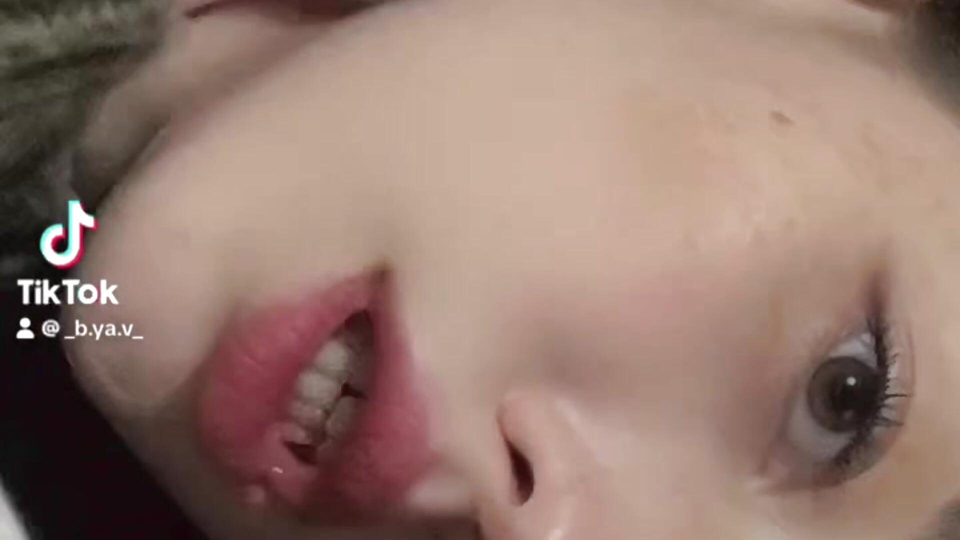 hehey - βίντεο μοντέλου RoyceKintzel