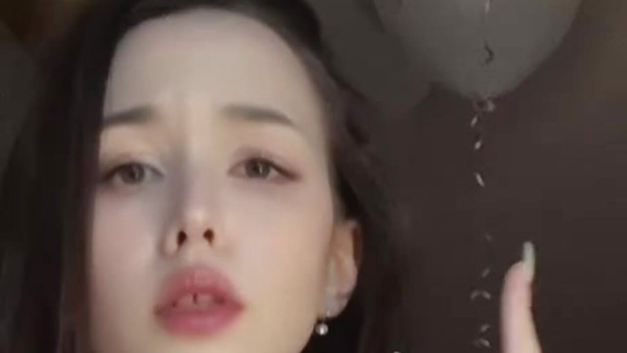 it's me - βίντεο μοντέλου RoyceKintzel