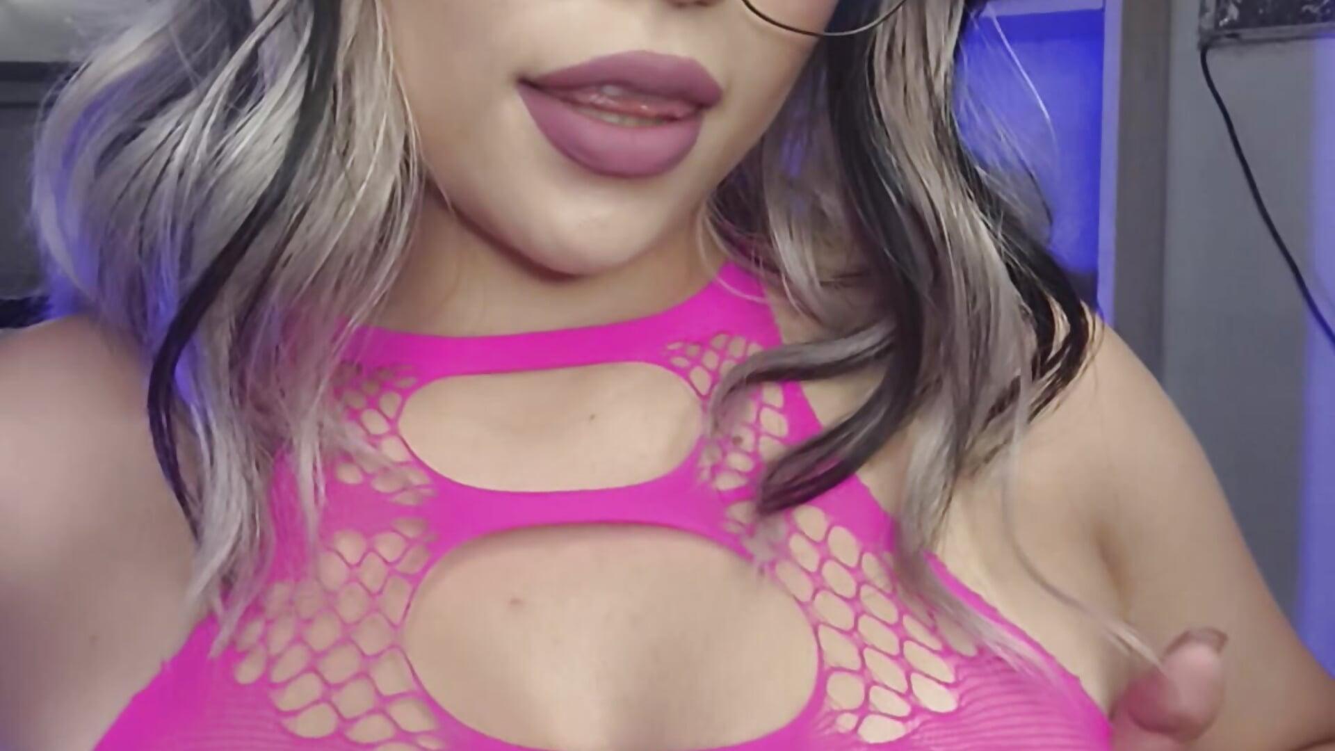 Playfull Tits – video modela na kameri Saraa_love_