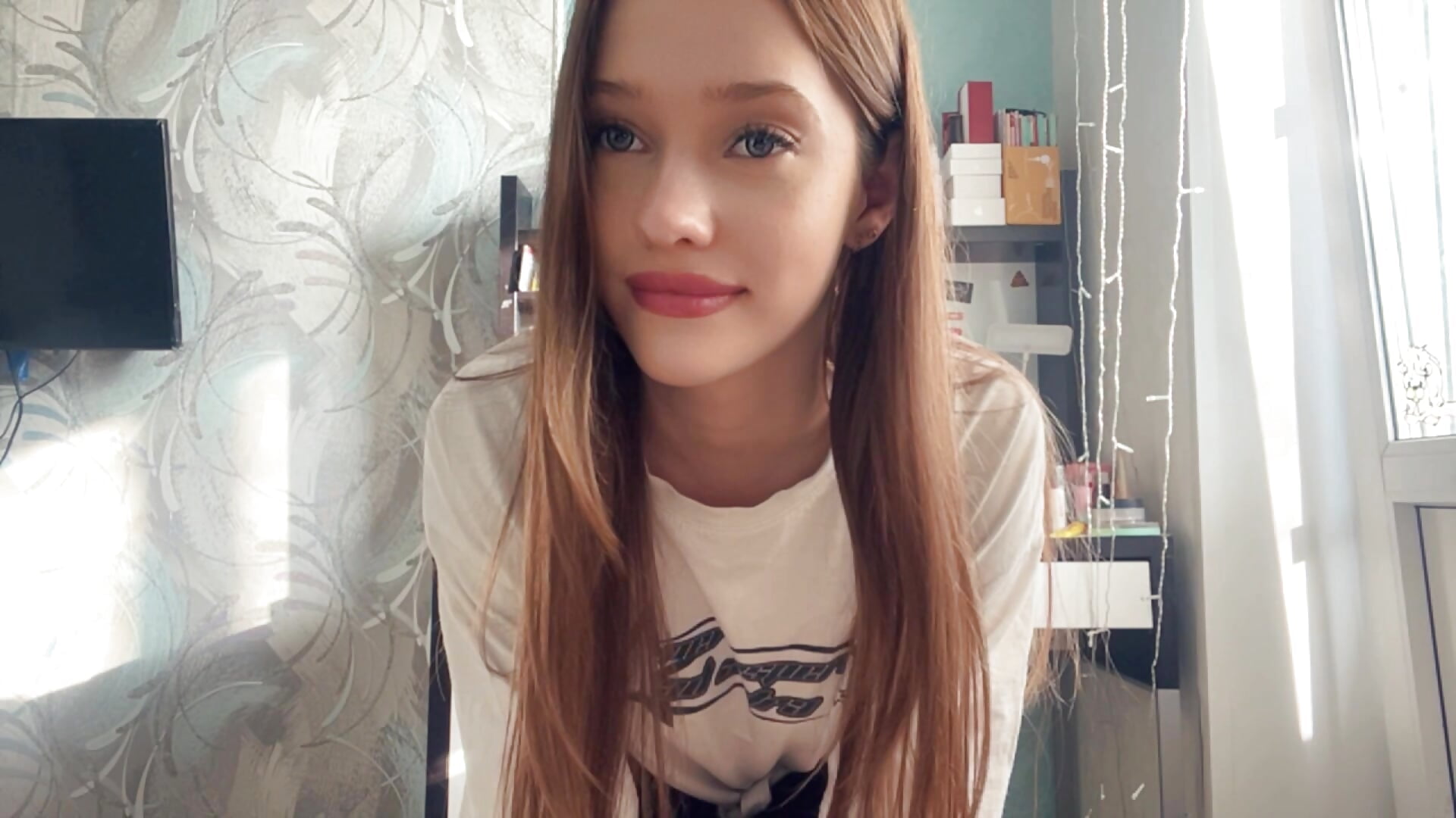 Hello :3 - відео від вебкаммоделі bellaciaociao