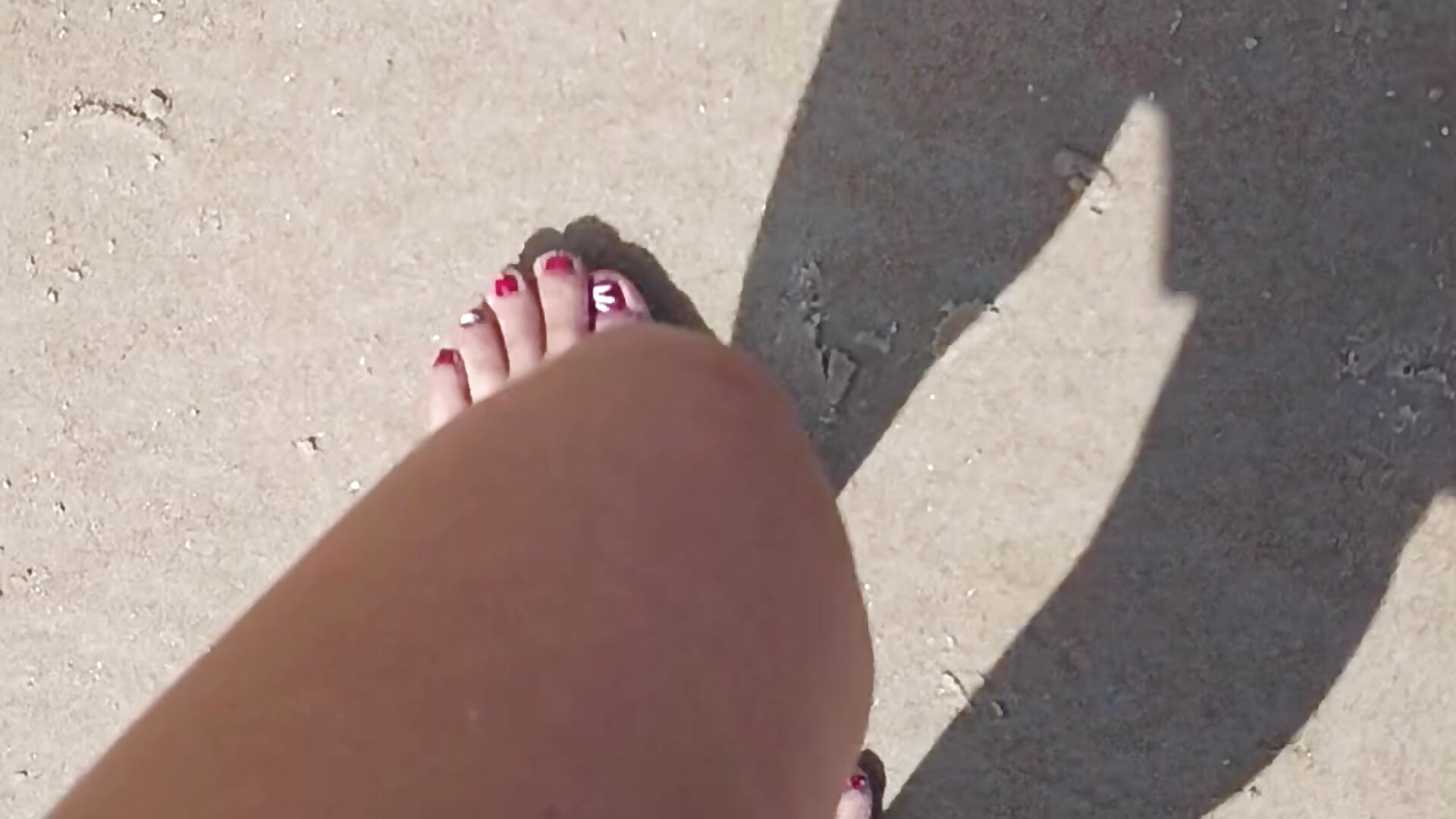 Thick Thighs walking on beach - GiggzSquirts主播的视频