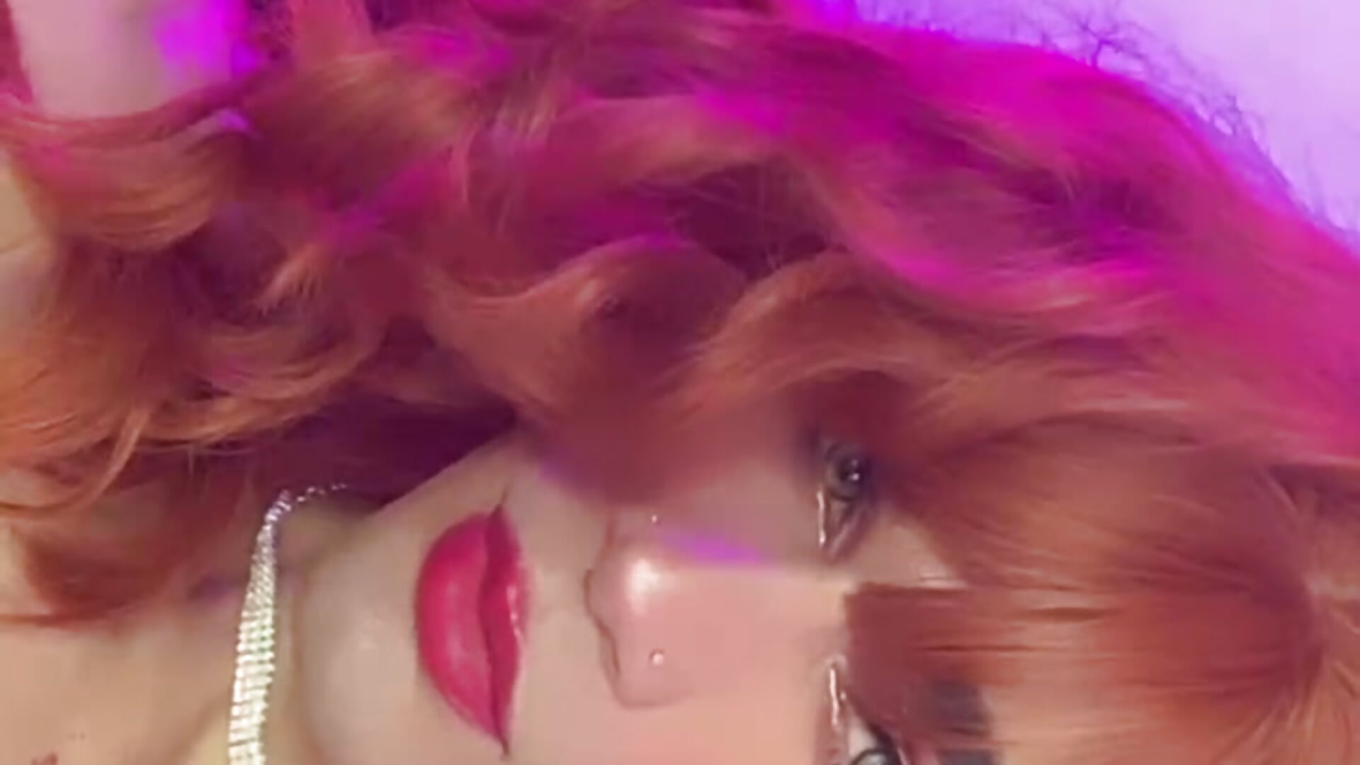 OMG  🥵 - video by Alex_evanss_ cam model