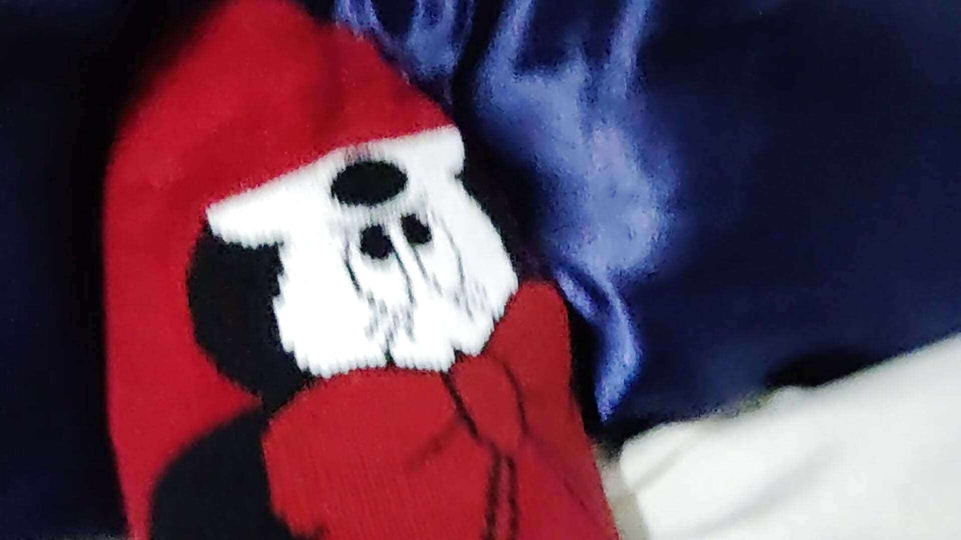 Silk case ASMR - video by Maiku_1 cam model