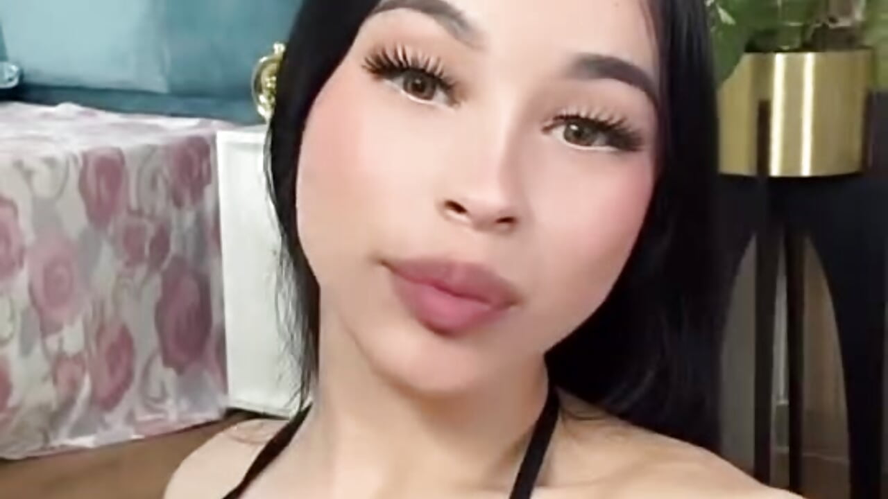 hi hi loves - video by Delphine_doll cam model