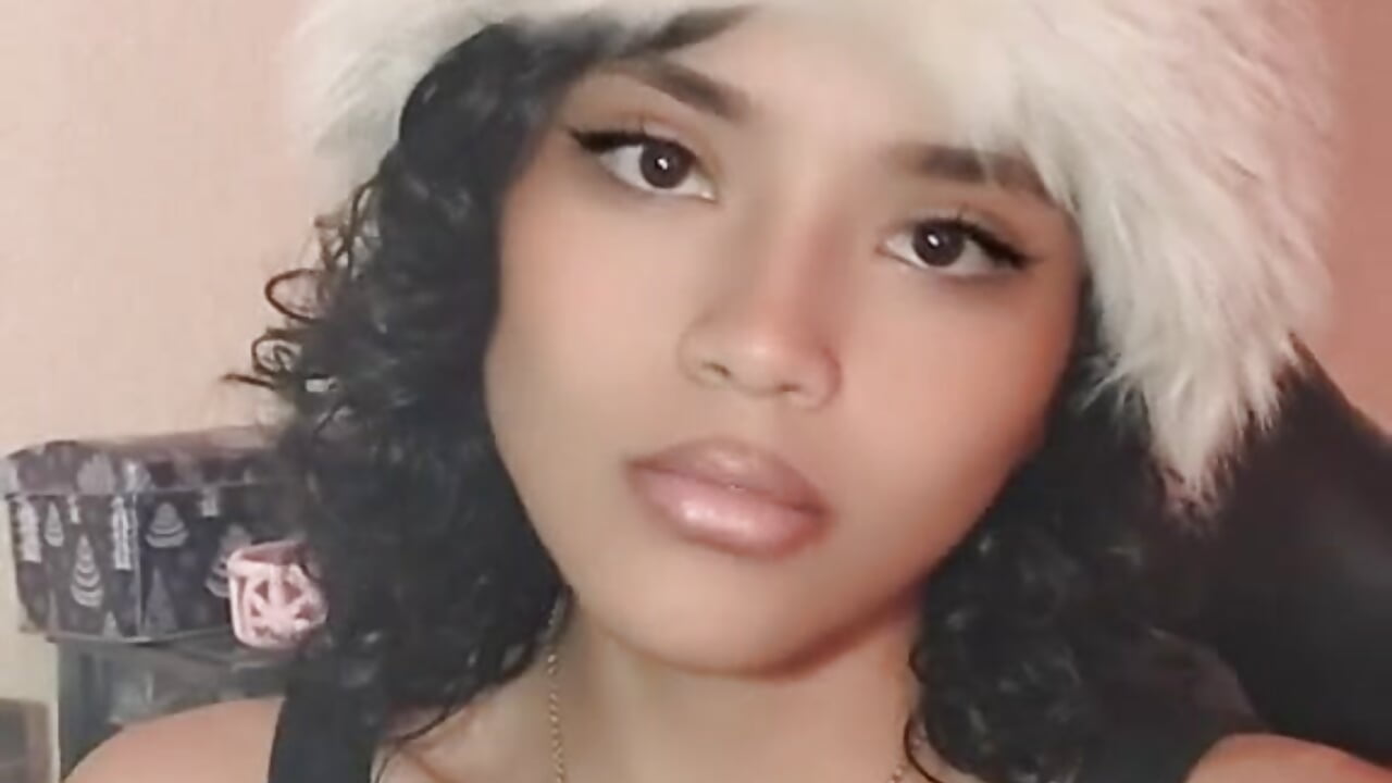 🫗🫟😊🖌️ – video modela na kameri Malika_x_noor