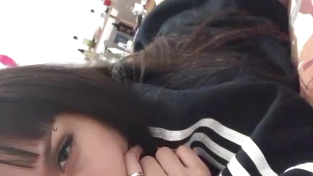 ad582ee0-41b8-4668-bcd4-0e3027969963 – video od webkamerové modelky foxy_jaz7