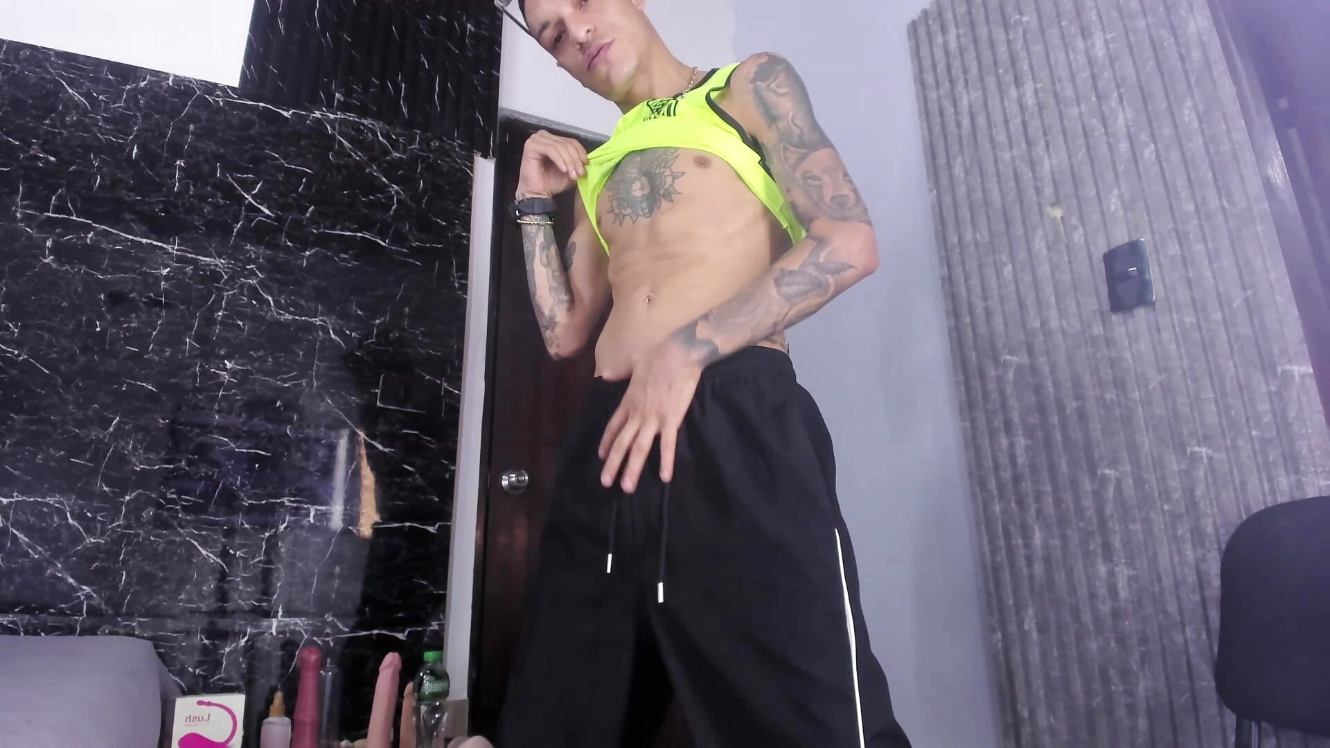 Know more of me in private 😈 - Vídeo de logan-wollf, modelo de vídeos