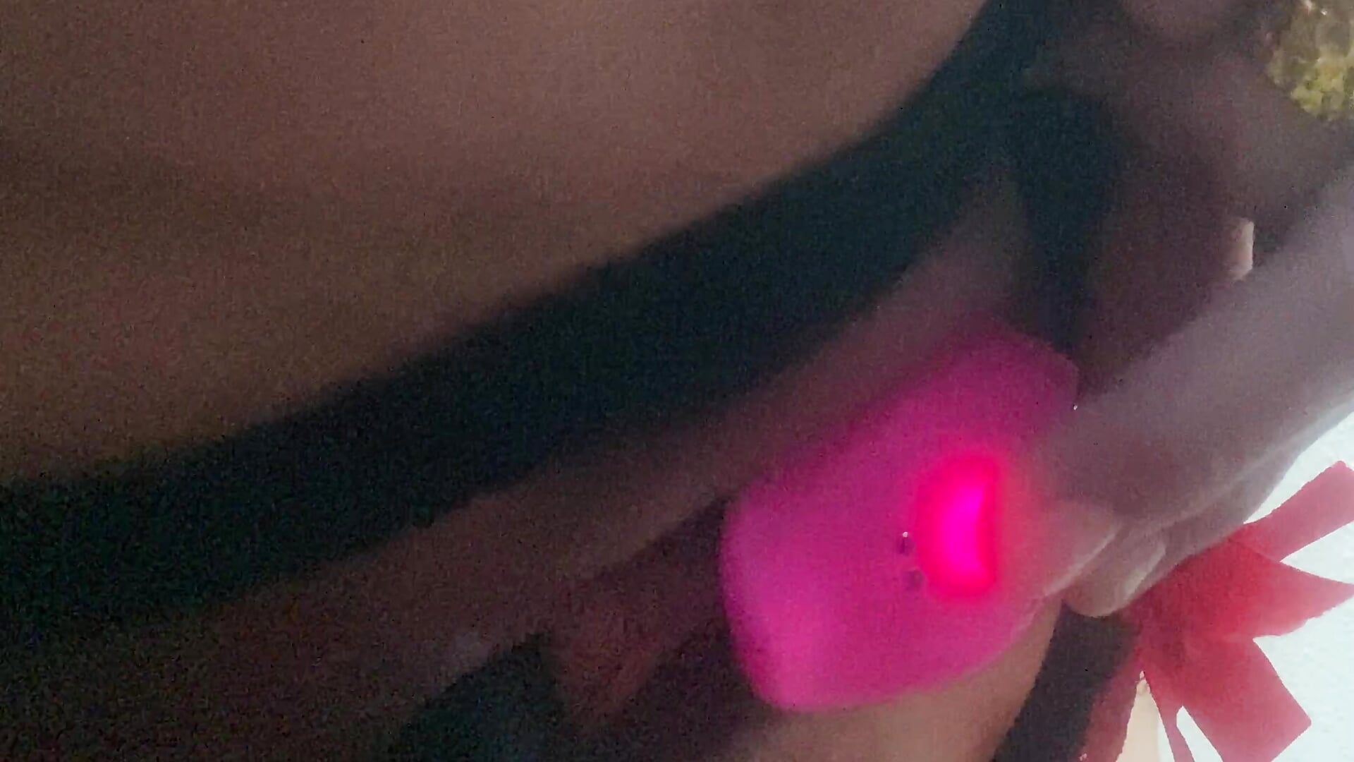 Plaisir matinal avec mon gode ceinture - video by Nemezy