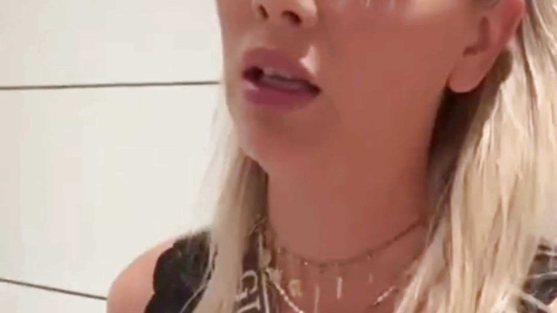 DB Video Bäcker－カメラキャストのFoxy__Biteの動画