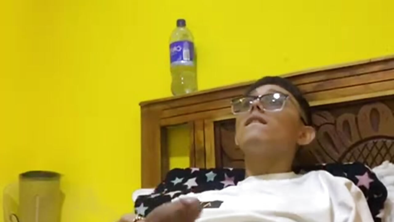 I was in my room and I masturbated and poured my milk, look at it - video Alex_teen_20c kameramallilta