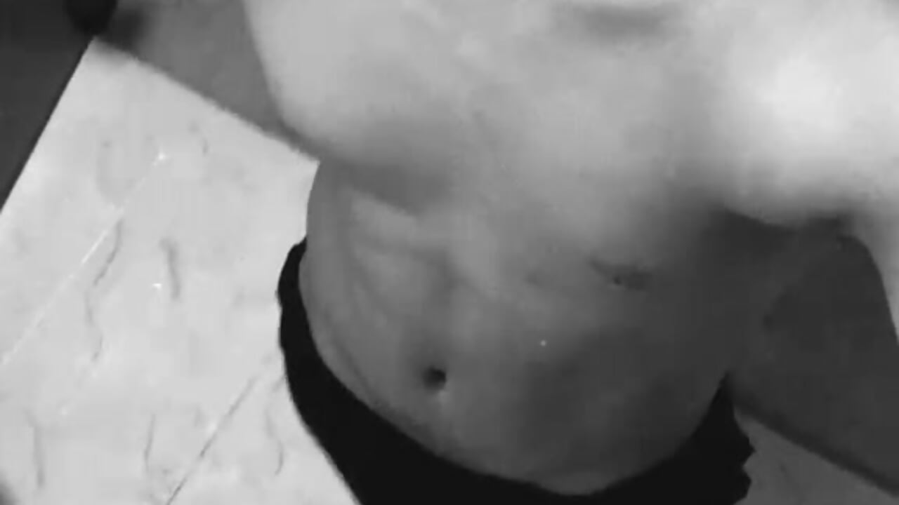 Vídeo em tendência de modelo na câmara ChocolaticoBoy 9728