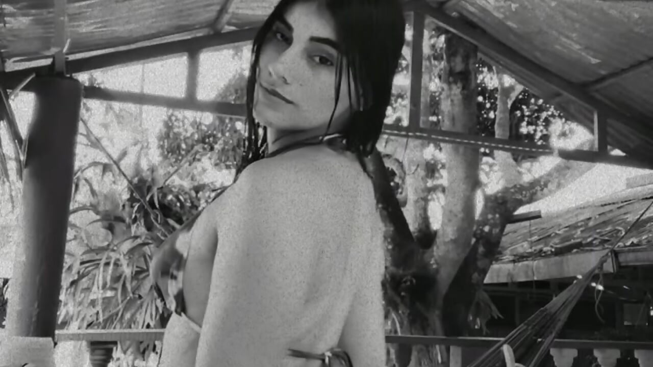 profile-intro-video-1775106673 - відео від вебкаммоделі Alara_Keyy