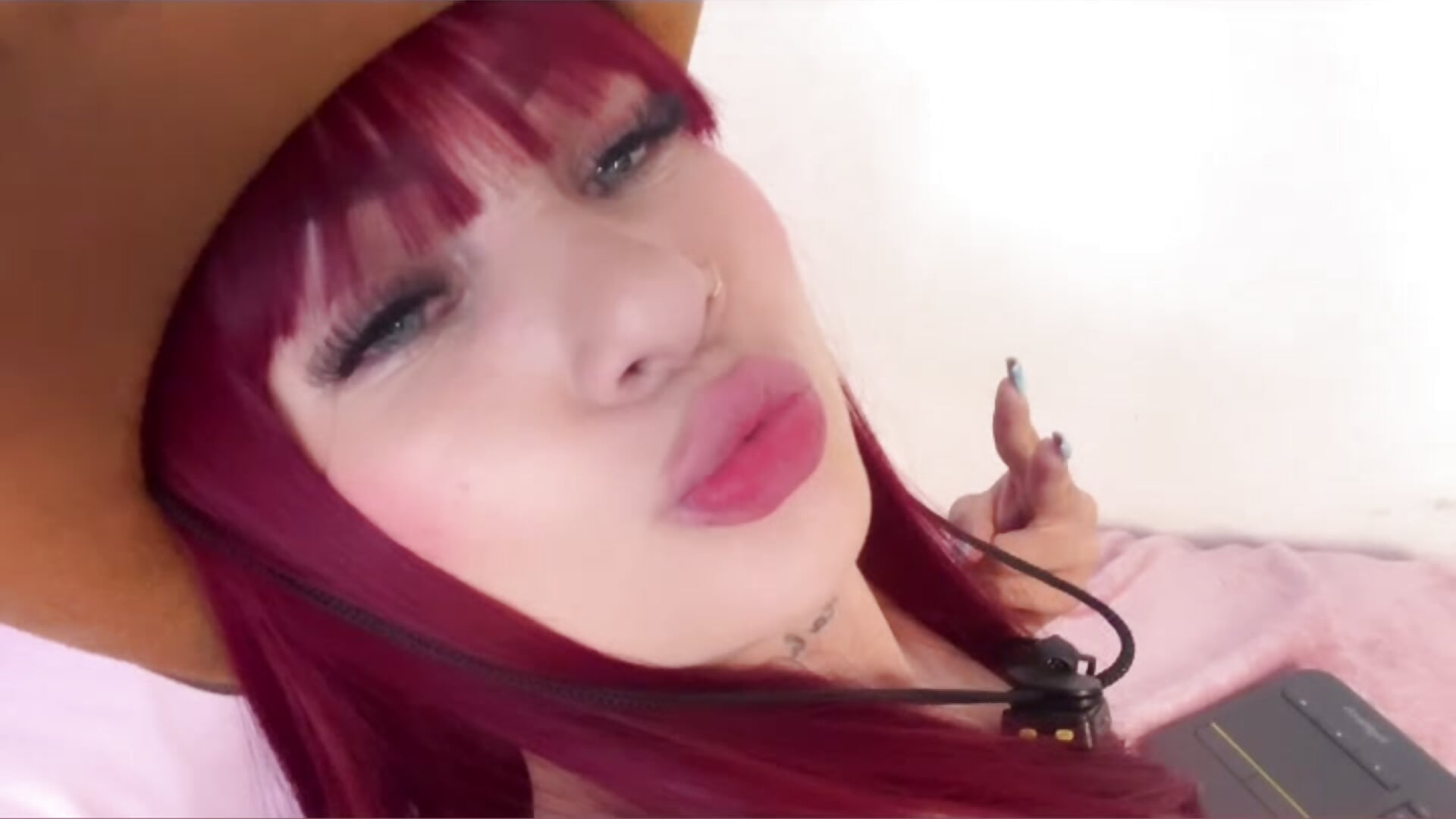 Kisses 🥵🥰😮‍💨 - video by gisellove01 cam model