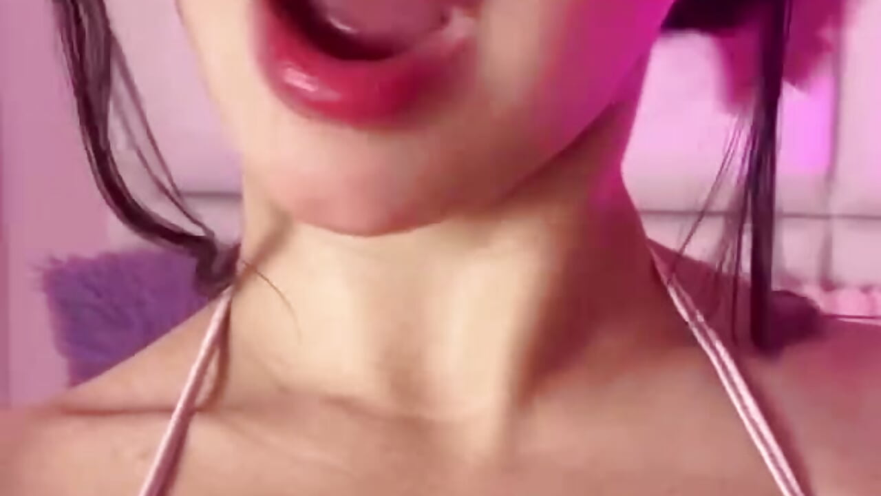 Kisses bby💋 - video av DaphneValucci cam-modell