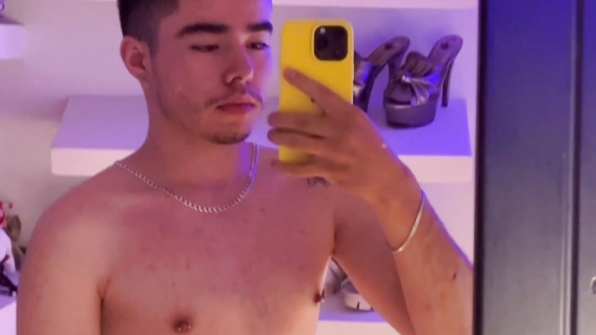 Hola😈 - clip cu HeatVibeX model videochat