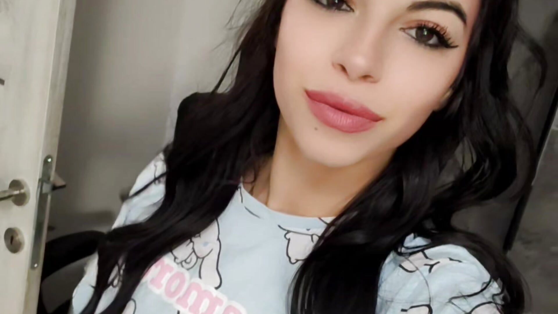 Kiss you - відео від вебкаммоделі AnalSexMachine05