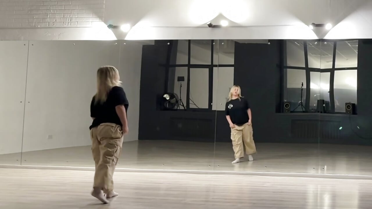 Stray - do it😎 - video by Flora_StallSecrets cam model