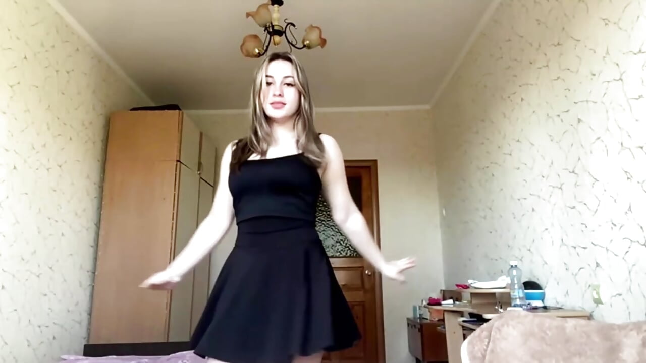 Dance in my skirt - відео від вебкаммоделі SpringSummers