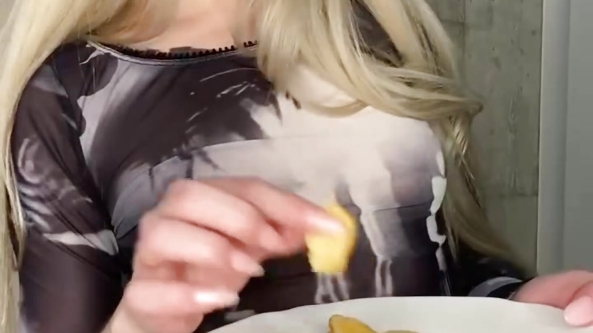 😍 - video by MelaniiePlay cam model