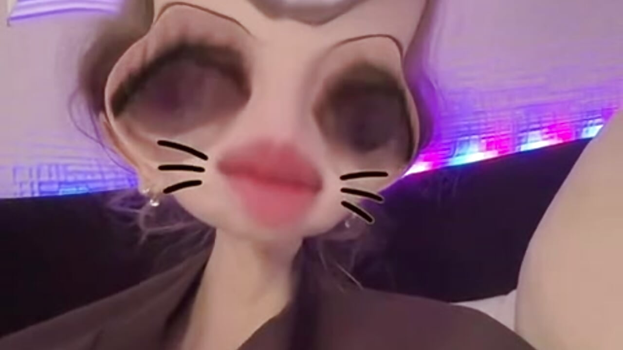 💲 - video by Girl_Next_Door_18 cam model