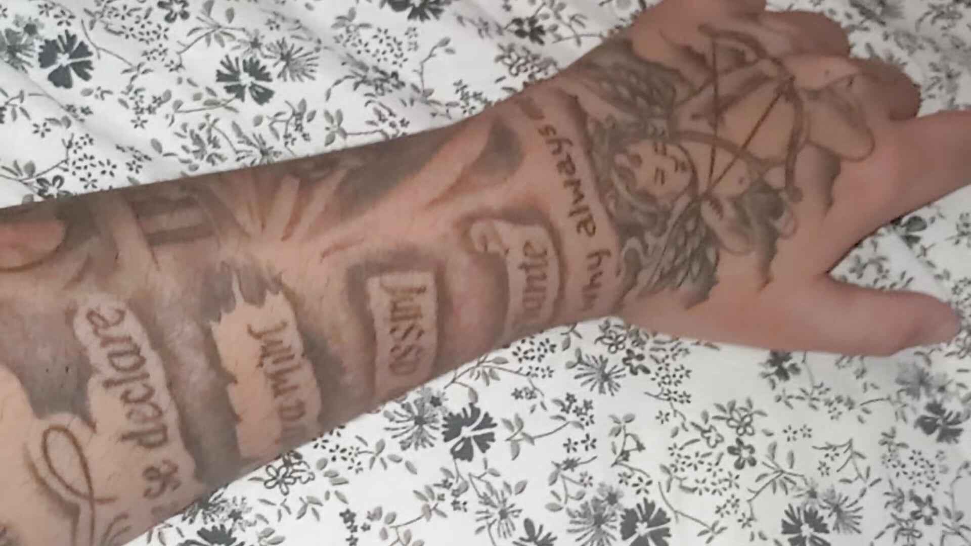 Tatuagens - vídeo de la modelo de cam gg_pirocudo_157