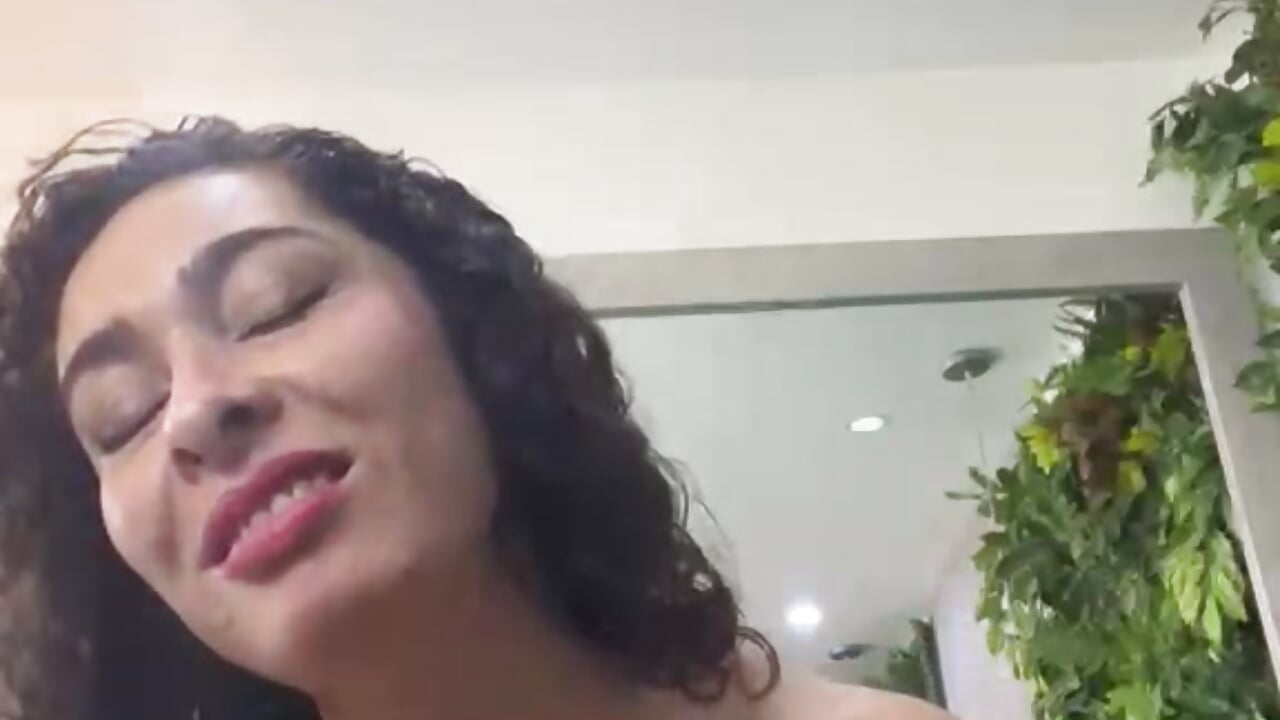 hot breasts 🥵🍑 - video van Virelune cam-model