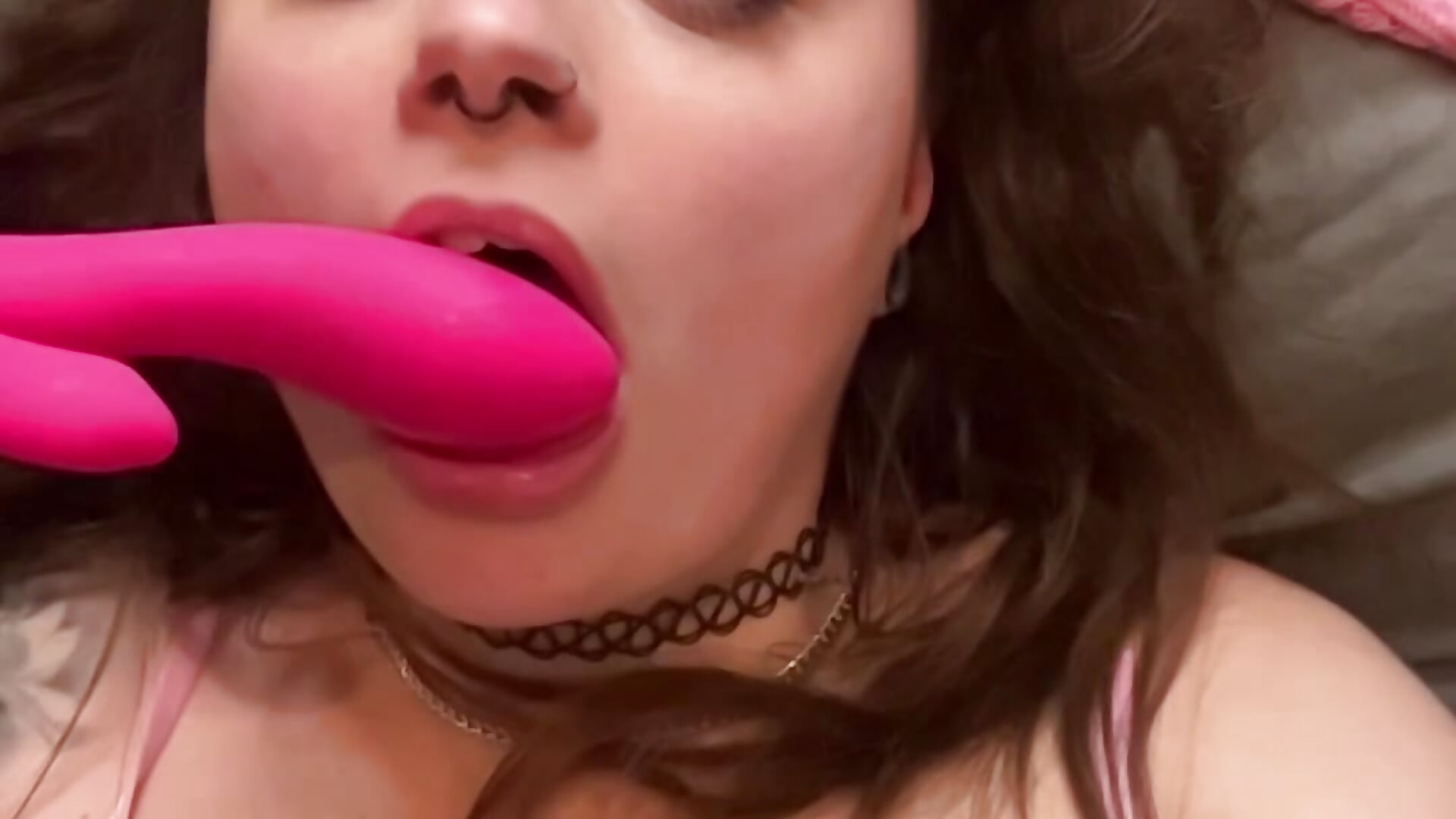 Je lèche mon g🤭de — filmik luskydream, modela(-lki) na kamerkach