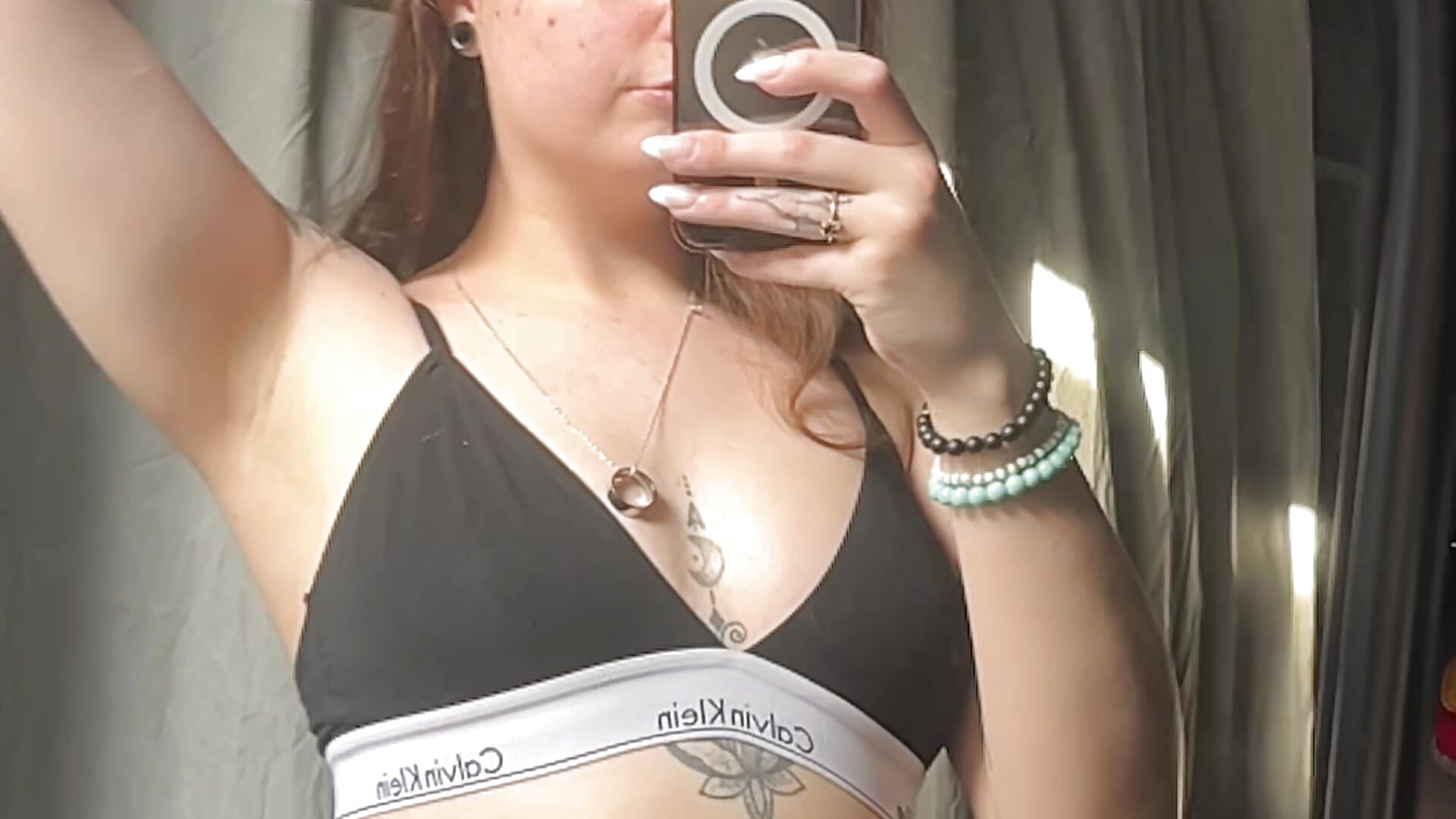 Je te montre un peu mon corps — filmik luskydream, modela(-lki) na kamerkach