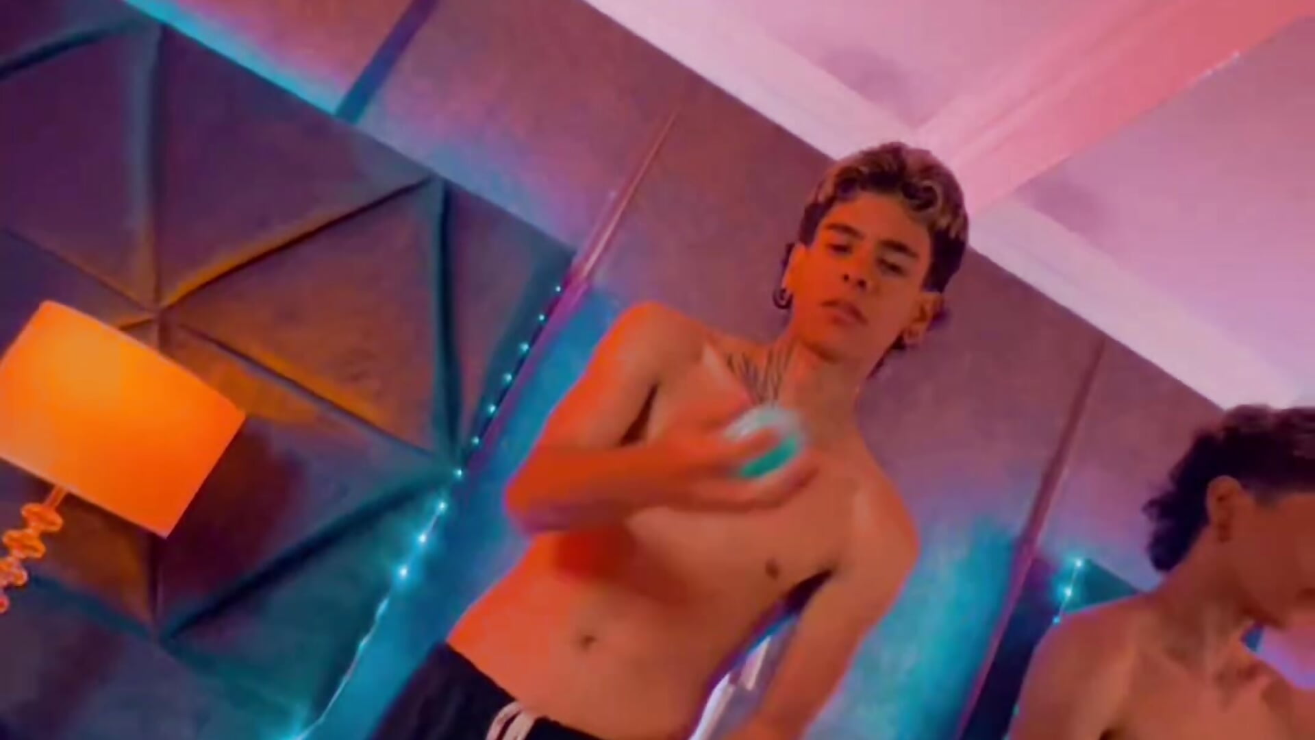 Do you want me to use my hands to impress… or provoke? 😏 - video di Bel_Sebu modella di cam