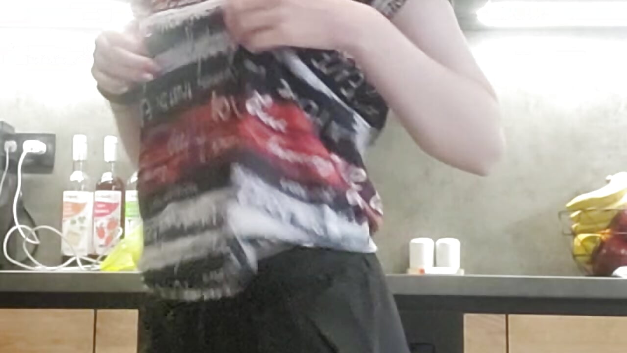 20250606_232922 - video by JessicaHolland1 cam model