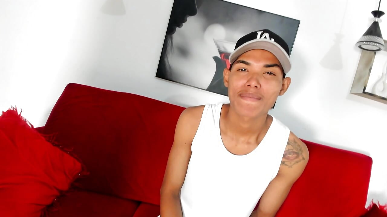 Vídeo em tendência de modelo na câmara scary_movie 83