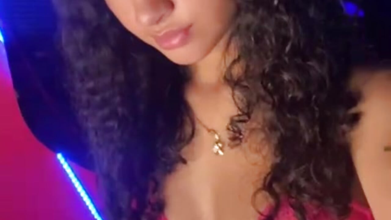 Hello - vídeo de la modelo de cam Vaithiare_stone