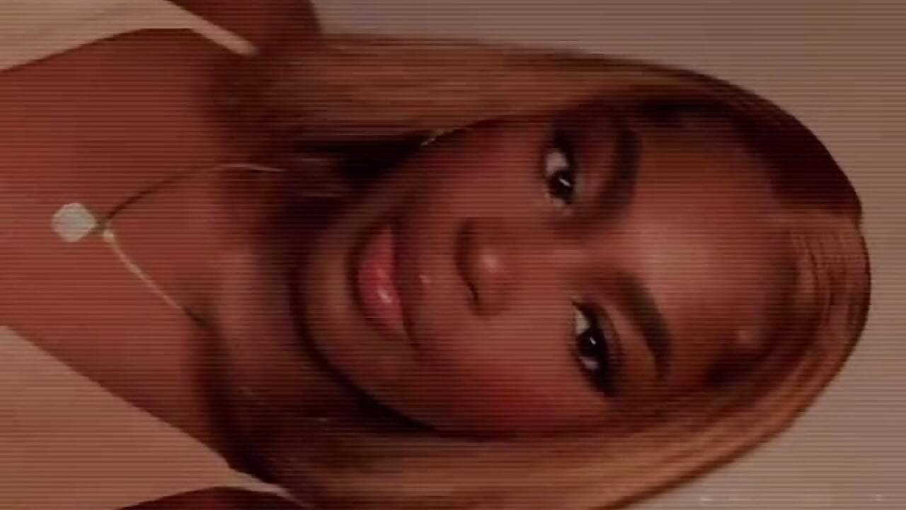 Volume, presence and impeccable posture 💋🔥 - video by naiagilss cam model