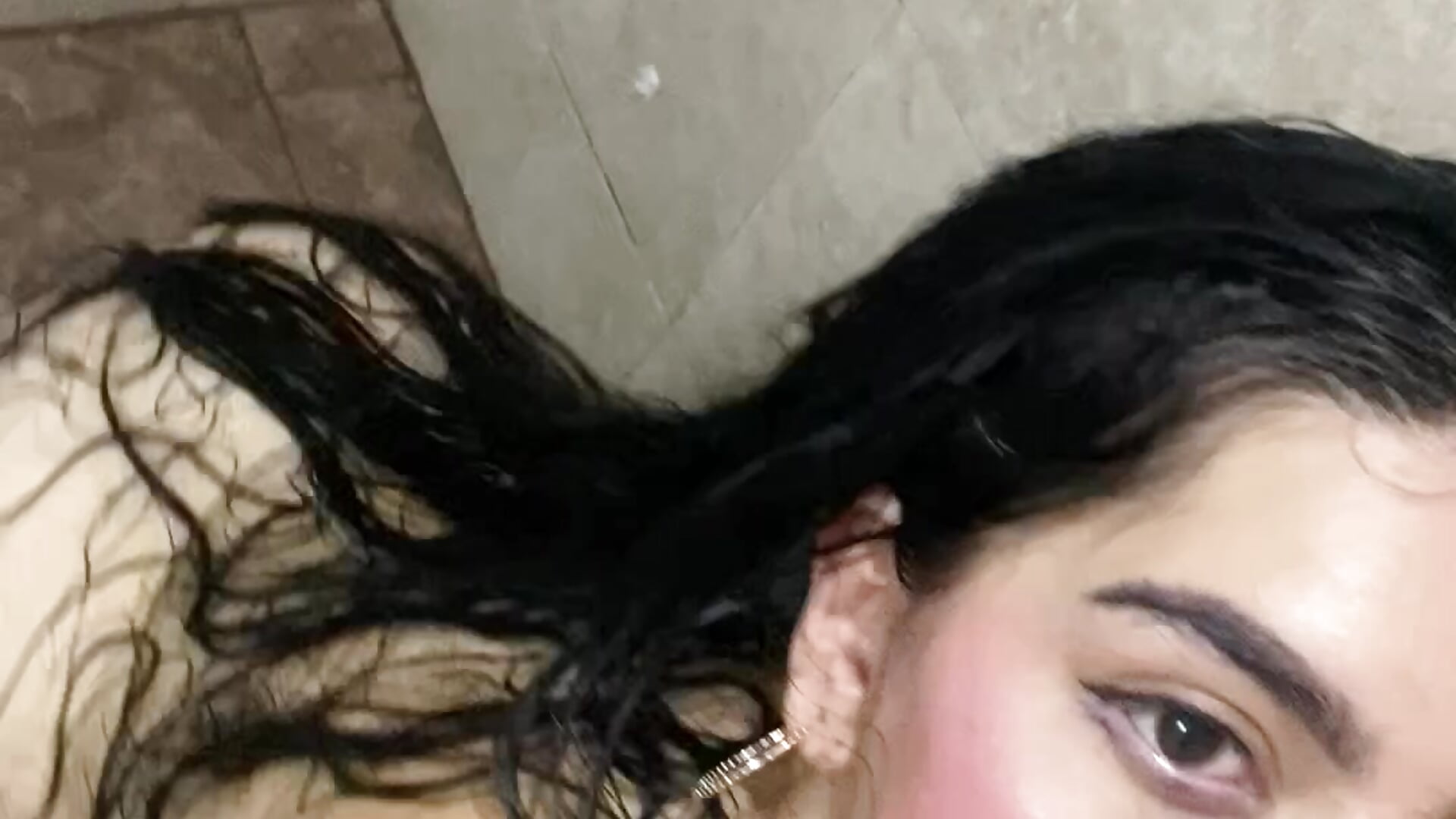 A little fuck like that in the shower?🤤🚿💦 - video oleh model kamera molly_bick