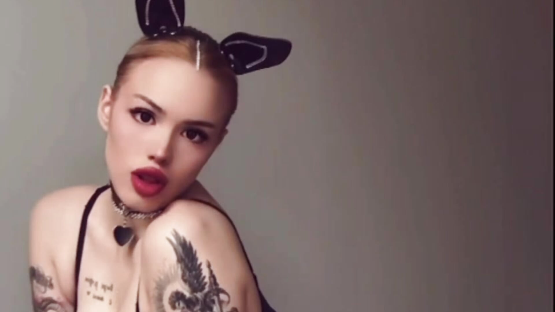 Sweet bunny ^_^ – видео вебкам-модели Hannah_Mc_kay