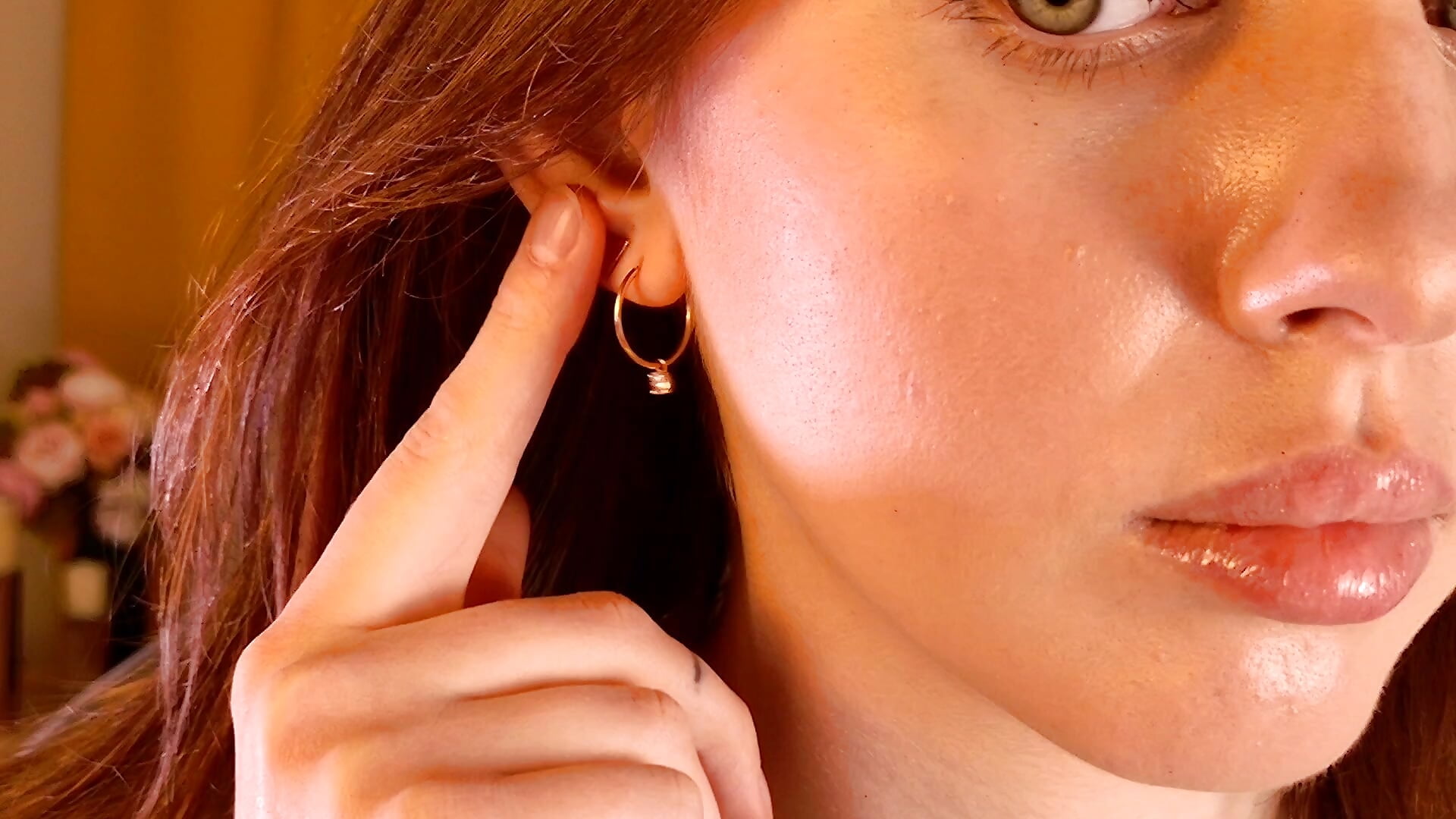 Gentle piercing - video của người mẫu cam MeganClapp