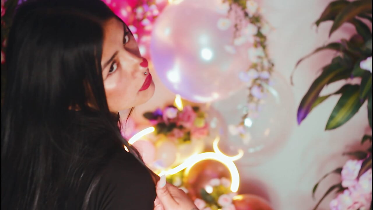 profile-intro-video-1775220643 - відео від вебкаммоделі OriannaValens