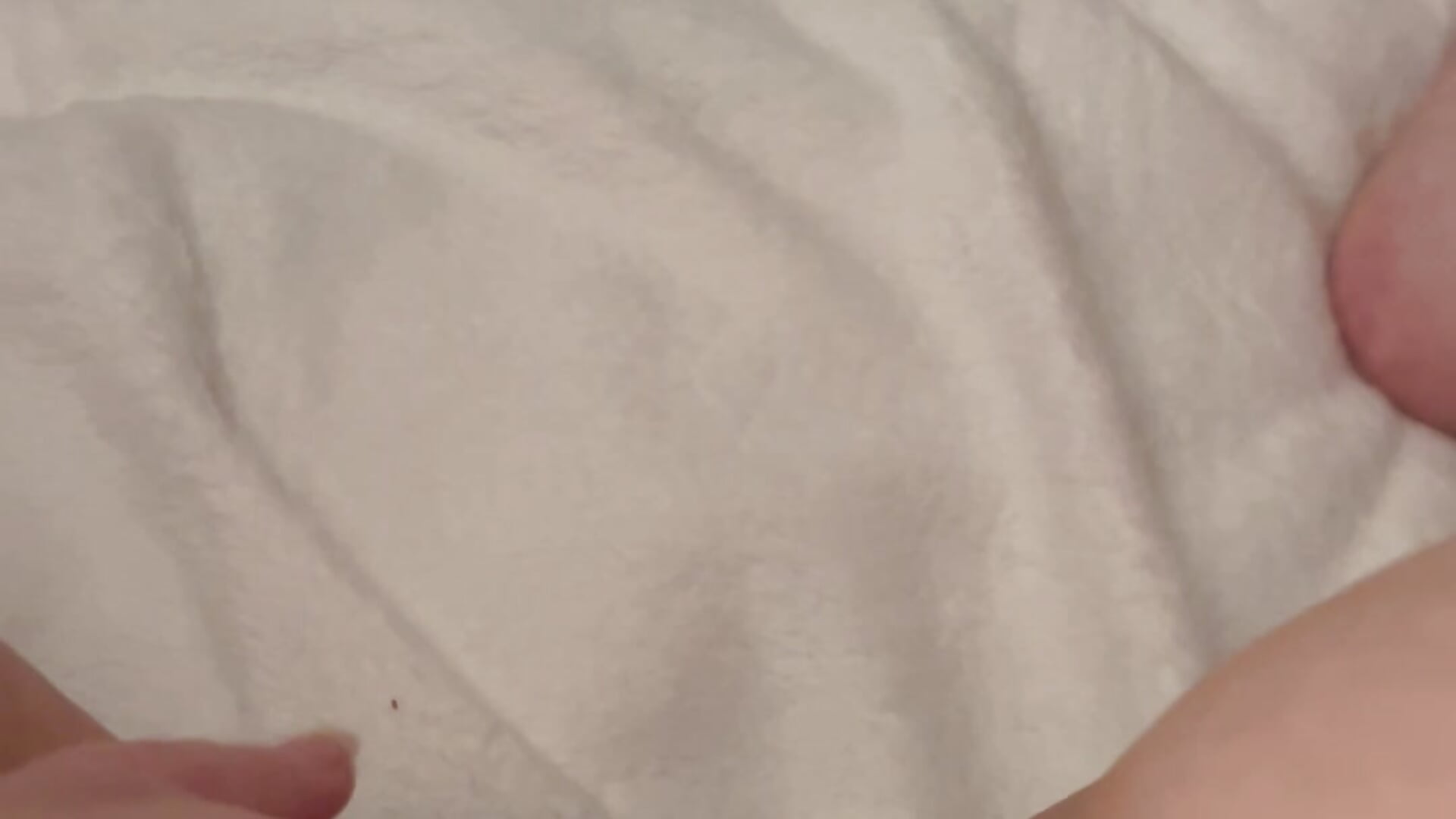 Naughty pussy - video naughtygran kameramallilta