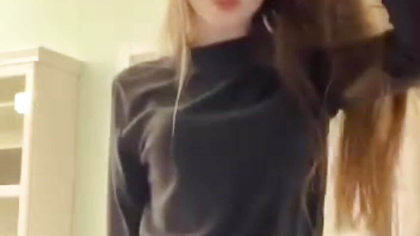 A little dance - відео від вебкаммоделі lillly_meow_