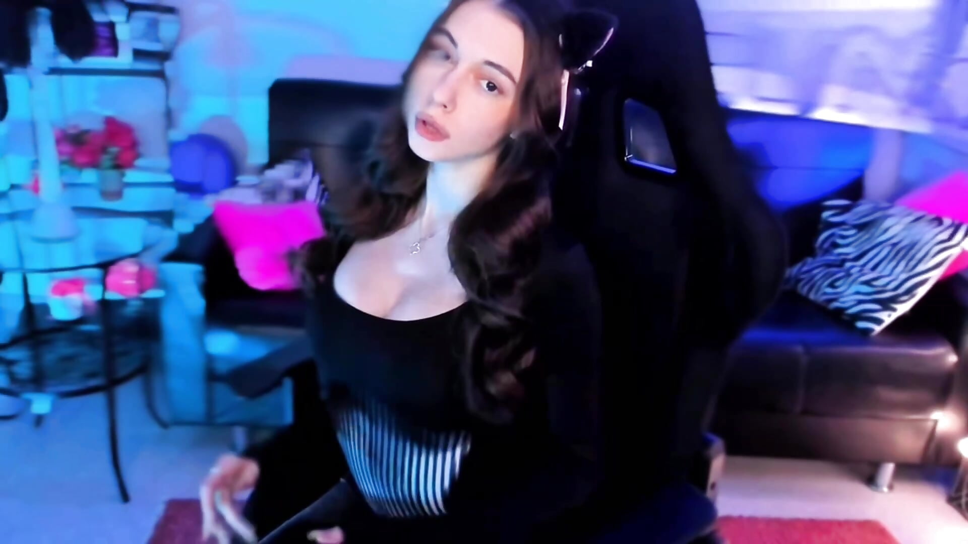 Dance of sparks: showing off and burning 💖 - video oleh aveangel1 kamera model