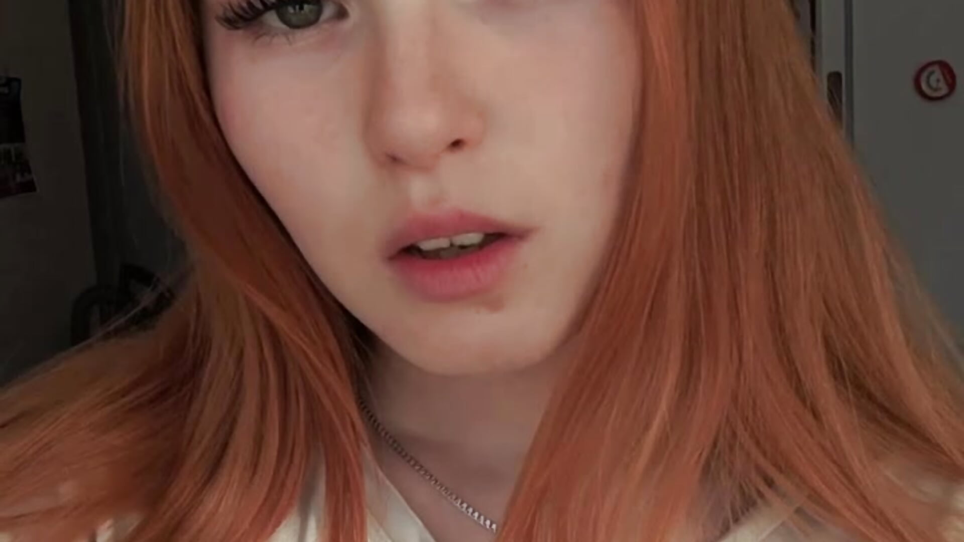 sad, but there's more inside than meets the eye. - vídeo de la modelo de cam Sheriscute